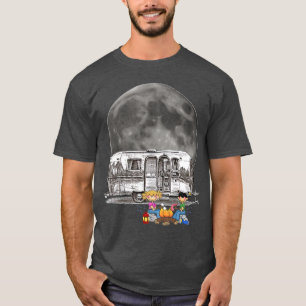 Camiseta Camping out in an Airstream under the Moonlight