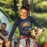 Camiseta Camping Squad Modern Family Correspondendo Mãe<br><div class="desc">Vai a uma família acampar de férias? Personalize essas camisas de acampamento retrô para toda a família, adicionando seu nome de família ou texto personalizado e o ano da aventura. Espero que não seja apenas sobre a design que te chamou a atenção, mas o fato de nunca o encontrares numa...</div>