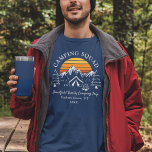 Camiseta Campo de Pai de Correspondência Personalizada de F<br><div class="desc">Vai a uma família acampar de férias? Personalize estas camping retro camping camisas para toda a família, adicionando seu nome de família ou texto personalizado e o ano da aventura. Espero que não seja apenas sobre o design legal que chamou a atenção, mas o fato de nunca o encontrar, uma...</div>
