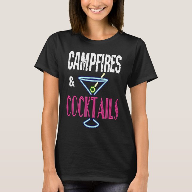 Camiseta Campos de Bebendo para acampamento e coquetéis (Frente)