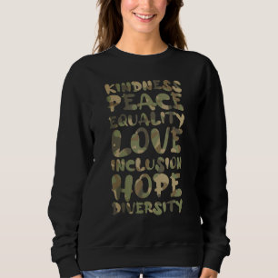 Camiseta Camuflar Bondade Espalhando Amor, Paz e Eq