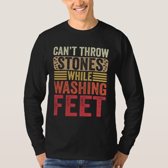 Camiseta Can Throw Stones While Washing Feet Women Men Chri (Frente)