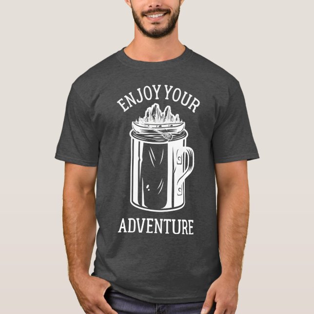 Camiseta Caneca de Café Camping Aproveite Sua Aventura Cano (Frente)
