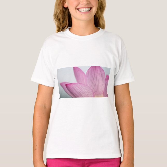 Camiseta Caneca de Fotografia Macro Pétala Rosa (Frente)
