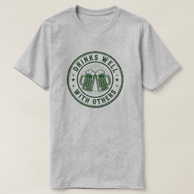 Camiseta Canecas de cerveja para quem bebe bem com os outro (Frente do Design)