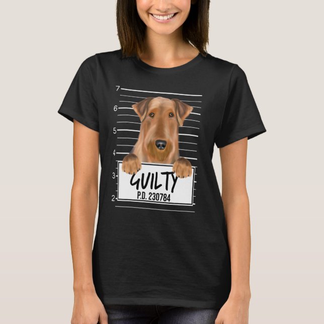 Camiseta Caniche Airedale Mugshot Cão Culpado (Frente)