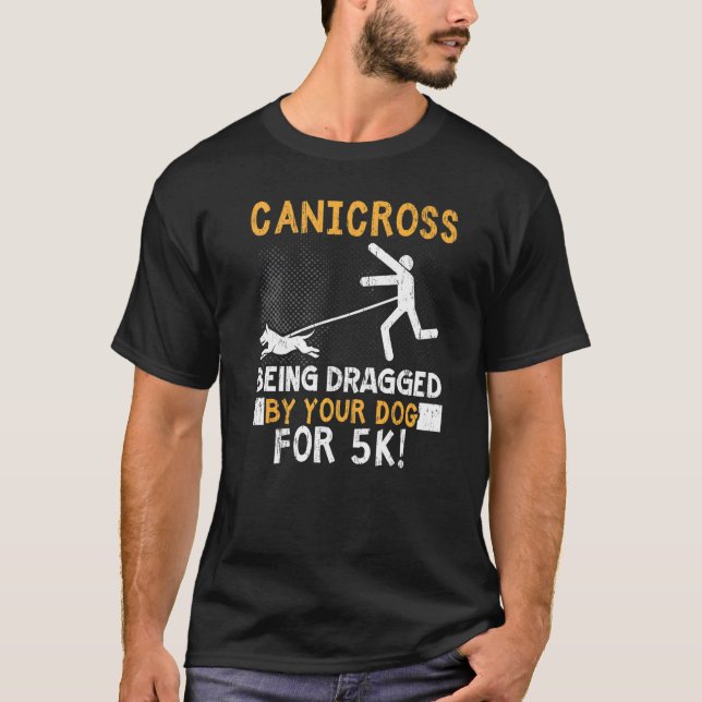 Camiseta Canicross Sendo Arrastado Pelo Seu Cão Por 5k Em E (Frente)