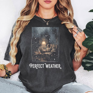 Camiseta Cantinho de Leitura em um Dia Chuvoso Aconchegante