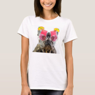 Camiseta Cão das imagens de Getty com vidros de cocktail