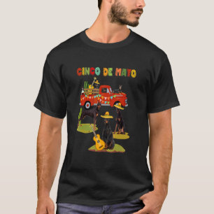 Camiseta Cão Doberman Pinscher Cinco De Mayo Pilotando Cami