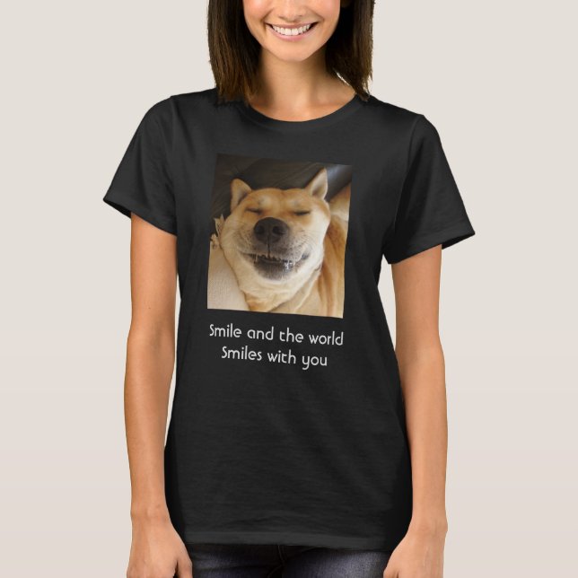 Camiseta cão engraçado sorrindo com slogan de uplifting (Frente)
