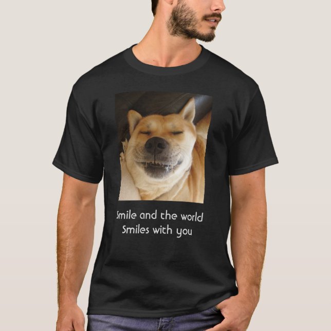 Camiseta cão engraçado sorrindo com slogan de uplifting (Frente)