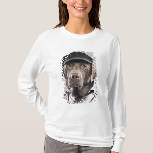 Camiseta Cão na camisola e no boné (Frente)