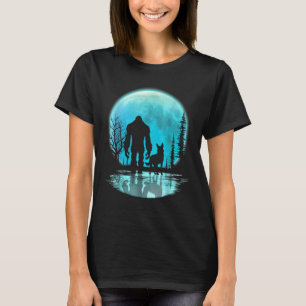 Camiseta Cão Pastor Alemão Bigfoot Caminhada Lua e Escuridã