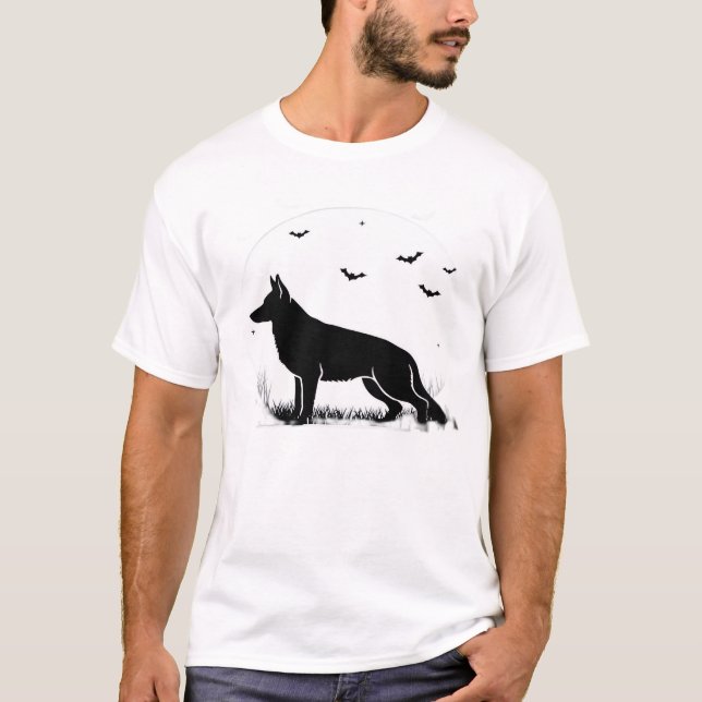 Camiseta Cão Pastor Alemão � Silhueta da Lua de Halloween C (Frente)