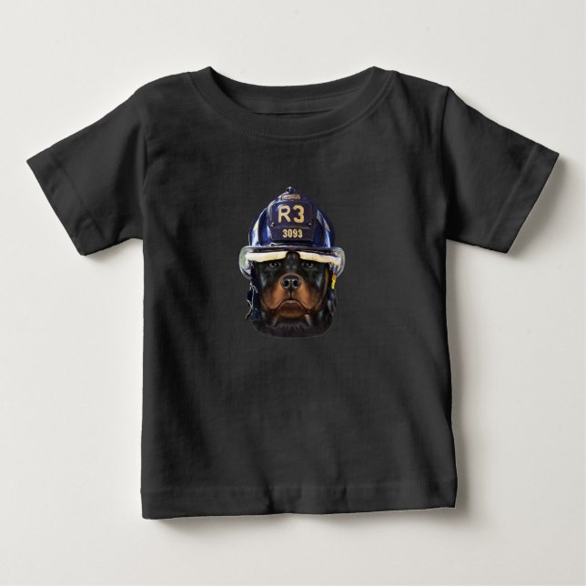 Camiseta cão rottweiler que veste capacete de bombeiro (Frente)