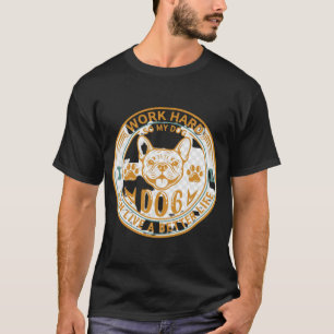 Camiseta Cão Trabalha Duro Vive Melhor Vida Patas de Bulldo
