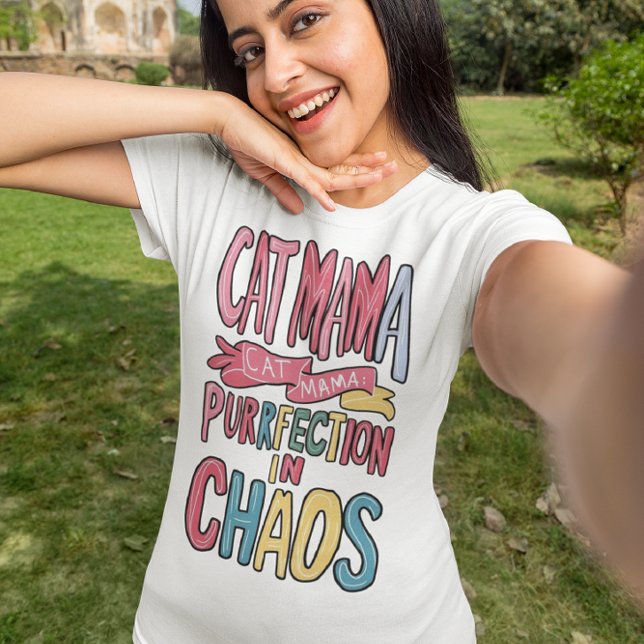 Camiseta Caos Harmonioso: Mamãe Gato Encontra Perfeição (Criador carregado)