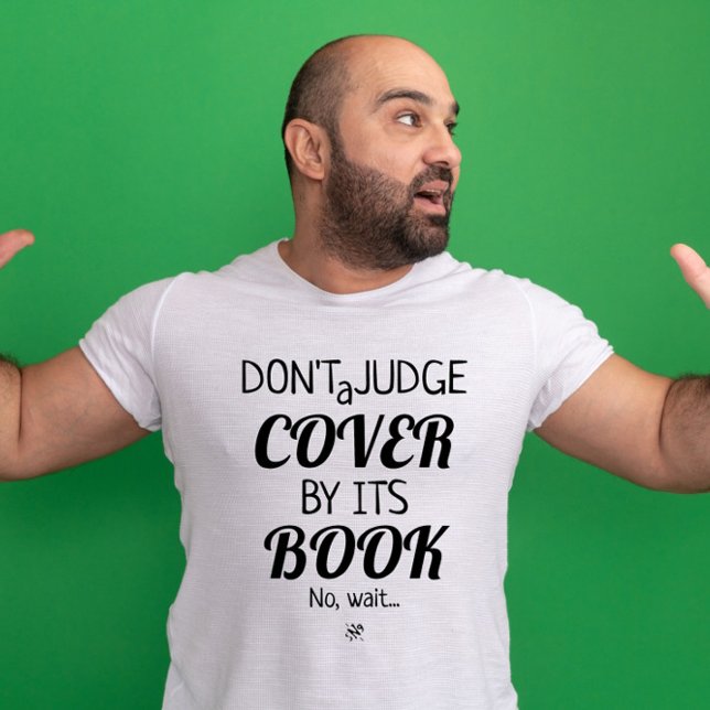 Camiseta Capa & livro dizendo piada v3 (Criador carregado)