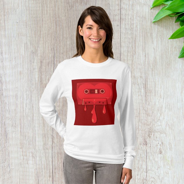 Camiseta Capa longa das mulheres com cassete de áudio sangr (Criador carregado)