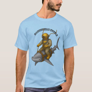 Camiseta Capacete de mergulhador vintage andando em um tuba
