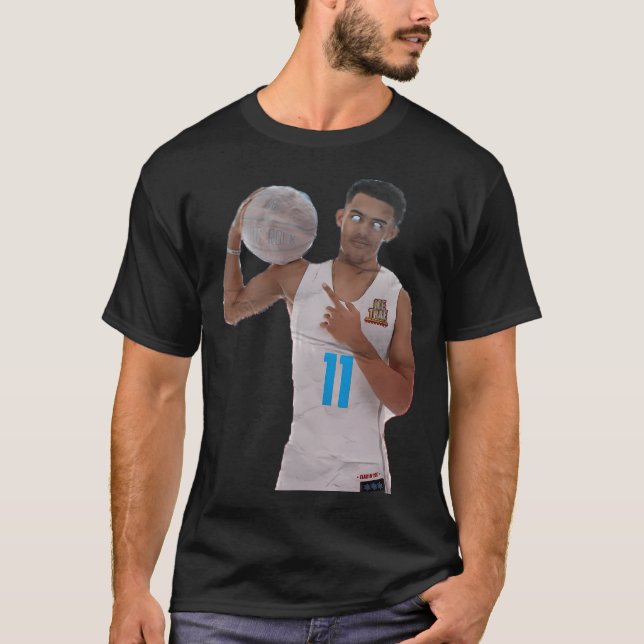 Camiseta Capas de telefone de Trae Young. (Frente)