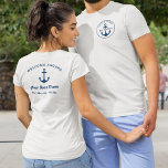 Camiseta Capitão Azul Marinho Náutico Personalizado e Nome<br><div class="desc">O design de t-shirt náutica personalizada apresenta um design simples, na moda marinho, estilo litoral azul, na frente e no verso, com o sotaque de âncora do barco e a mensagem de boas-vindas a bordo no verso. Personalize o texto personalizado com o nome do barco, do proprietário/comandante do barco, do...</div>