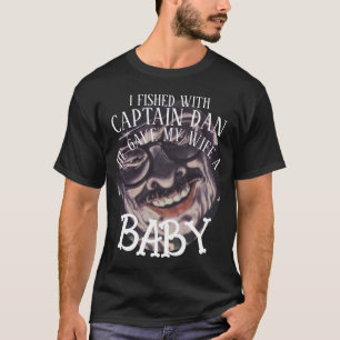 CAMISETA CAPITÃO DAN DEU À MINHA MULHER UM BEBÊ PESCANDO BR