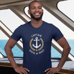 Camiseta Capitão Seu Nome Do Barco Anchor Dourado Laurel<br><div class="desc">Uma âncora náutica,  folhas de ouro e uma estrela dourada desenhada por medida,  com a classificação Capitão ou outro título e o Nome Personalizado ou Nome do Barco num T-Shirt azul marinho. Faz um presente de excelente.</div>