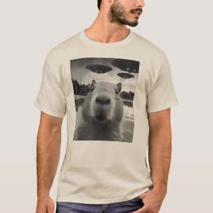Camiseta Capivara Engraçada Tira Selfie com Óvnis de Aliení