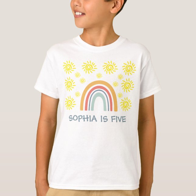 Camiseta Caprichoso Boho Arco-íris e Sol 5º Aniversário Cri (Frente)