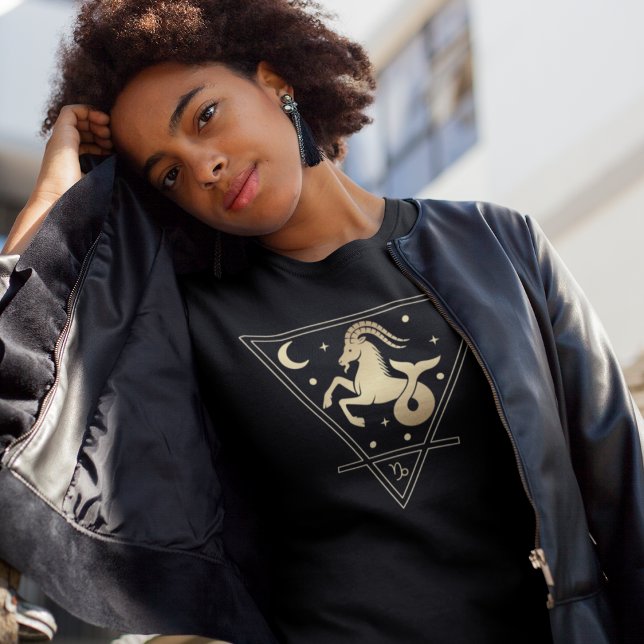 Camiseta Capricórnio Zodiac - Sinal Terra Elemento em Doura (Criador carregado)