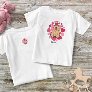 Camiseta Capybara ama com muitos corações personalizados