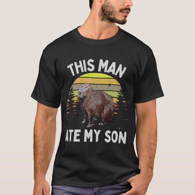 Camiseta Capybara Este Homem Comeu Meu Filho Memória Capyba (Frente)