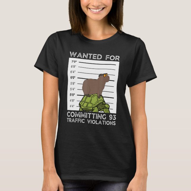 Camiseta Capybara On Tortoise Queria Mugshot (Frente)