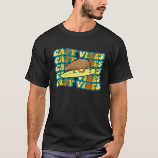 Camiseta Capybara Surfing At Beach Sunset Summer Surf Capy  (Frente)