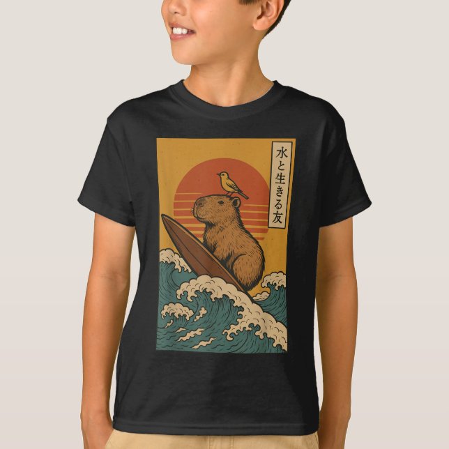 Camiseta Capybara Surfing Japonês (Frente)