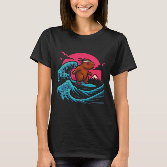 Camiseta Capyra Riding Waves Under Pink Sky Funny Summer Te (Frente)