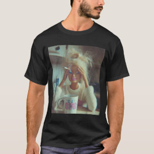Camiseta Cara de Boneca Meme Repulsivo Engraçado Fumando Sa