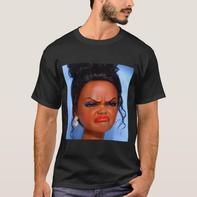 Camiseta Cara de boneca preta nojenta e irritada meme Nojo  (Frente)
