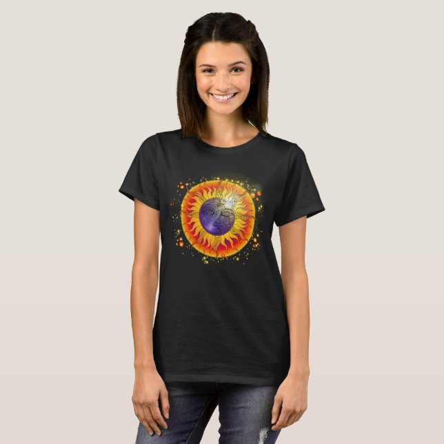 Camiseta Cara de lua total do eclipse solar (Frente Completa)