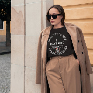 Camiseta Caras De Natal Procurando Papais noeis