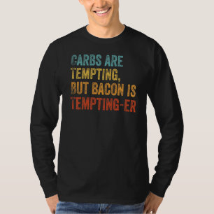 Camiseta Carboidratos Estão Dificultando, Mas Bacon Está Da