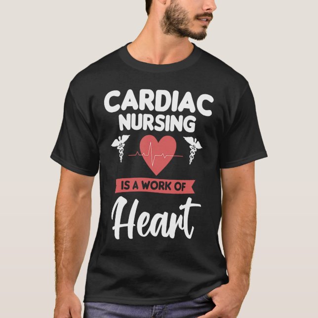 Camiseta Cardiac Nursing Is A Work Of Heart Cardiologist He (Frente)