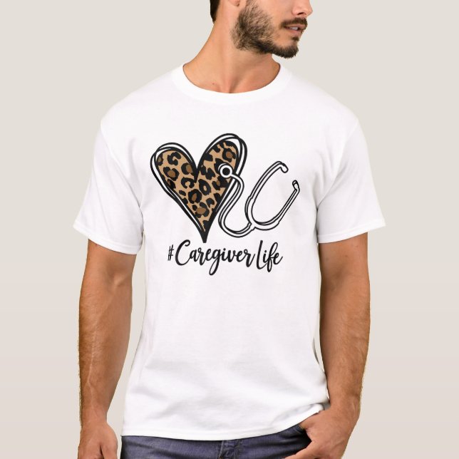 Camiseta Caregiver Leopard Heart Stethoscope (Frente)