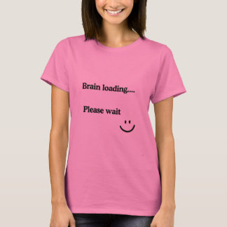 Camiseta Carga do Cérebro Aguarde - design de humor, bonito