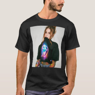 Camiseta Cari     FletcherT-Shirt Clássico