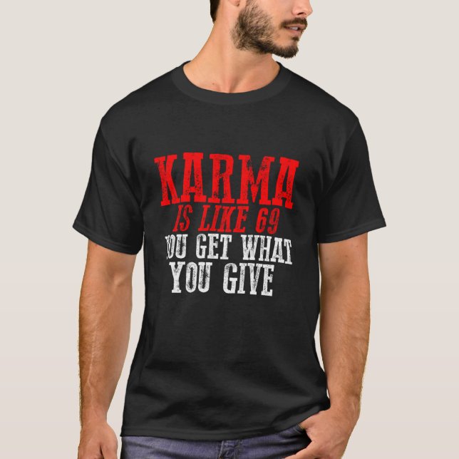 Camiseta Carma é Como 69 Você Recebe o Que Dá (Frente)