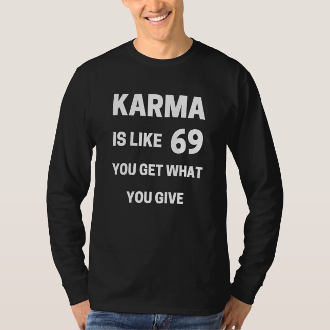 Camiseta Carma É Como Sessenta E Nove Você Recebe O Que Dá  (Frente)