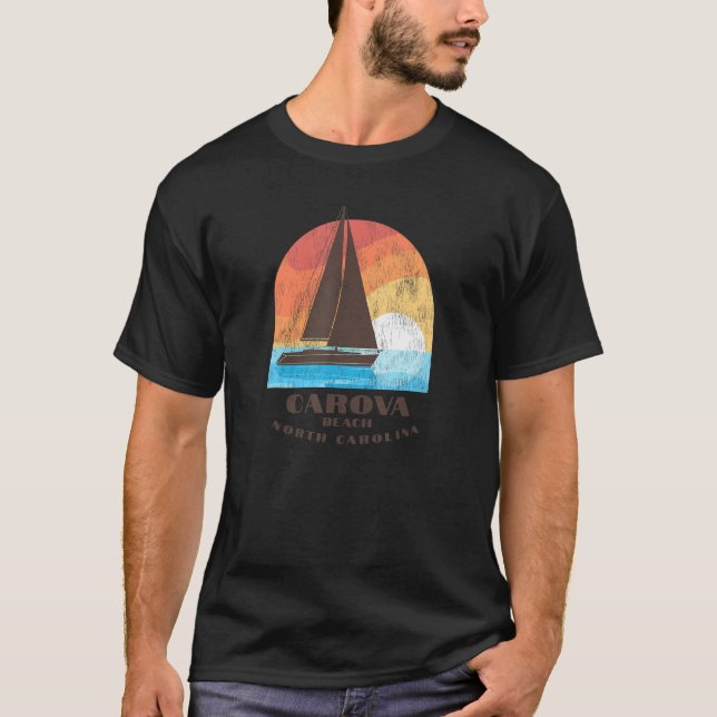 Camiseta Carova Beach  NC Vacationing Sailboating Sunrise (Frente)